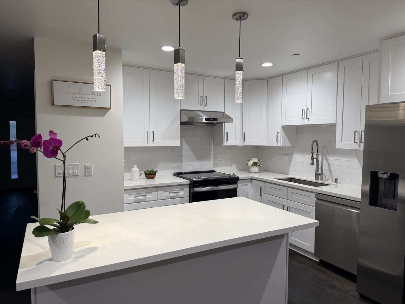 Finished white shaker kitchen with quartz island